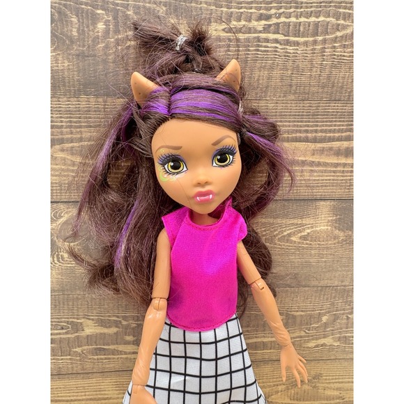 Monster High Doll Clawdeen Wolf Doll Pink Dress - Picture 4 of 10